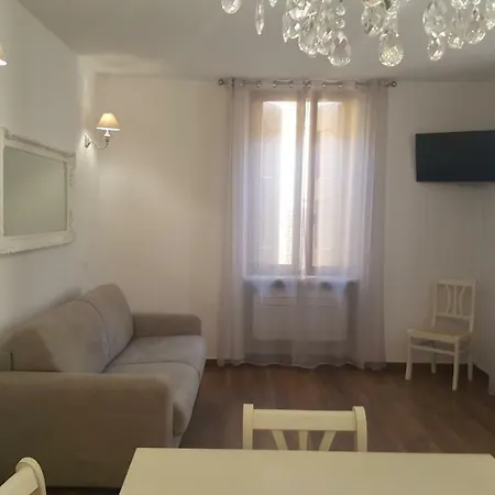 Residenza Via Rocca Tre *